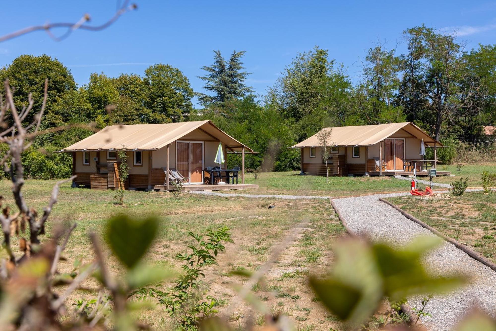 Camping Sites Et Paysages Les Pres Hauts ซิสเตรง ภายนอก รูปภาพ