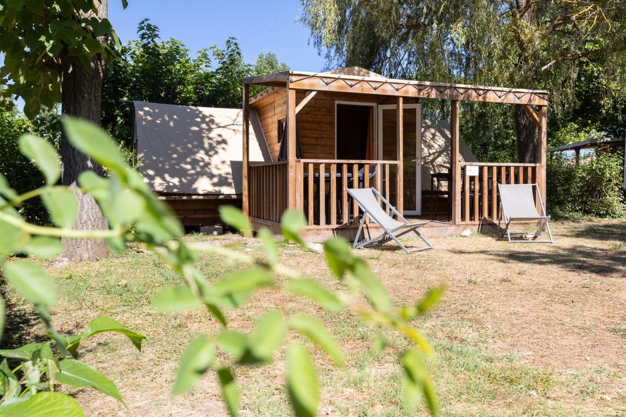 Camping Sites Et Paysages Les Pres Hauts ซิสเตรง ภายนอก รูปภาพ